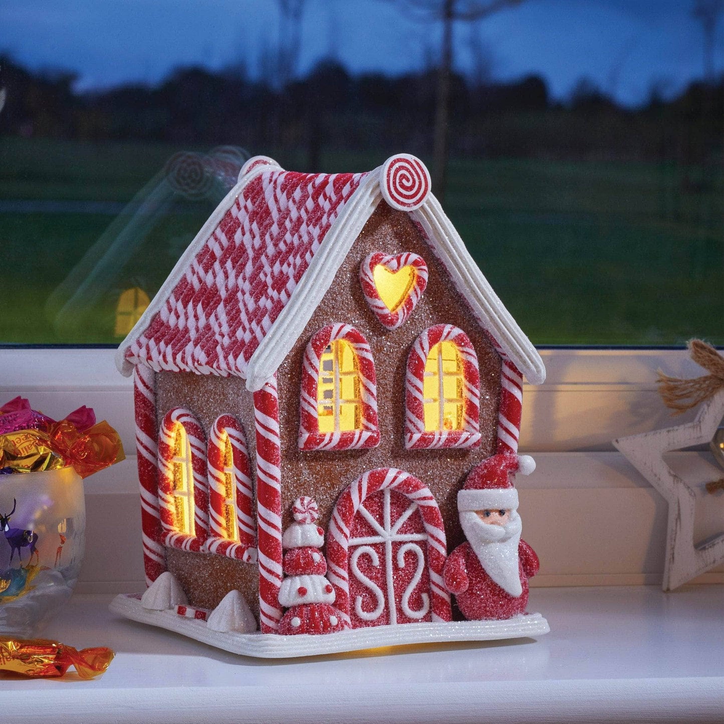 Christmas  -  Gingerbread Santa Candy Cabin - 20cm  -  60012370