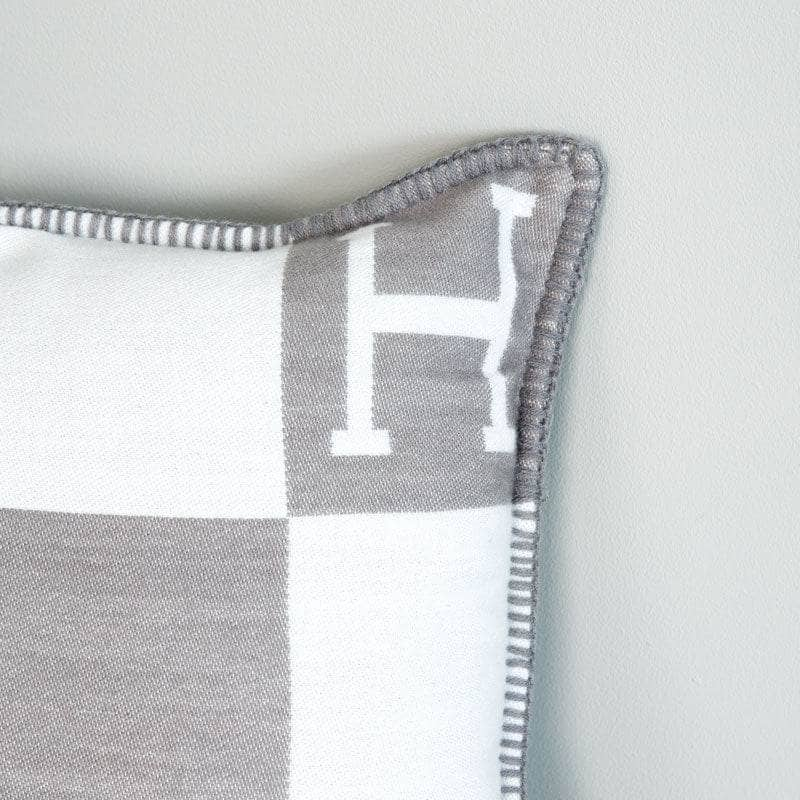  -  LETTER H CUSHION 45X45 GREY  -  60007733