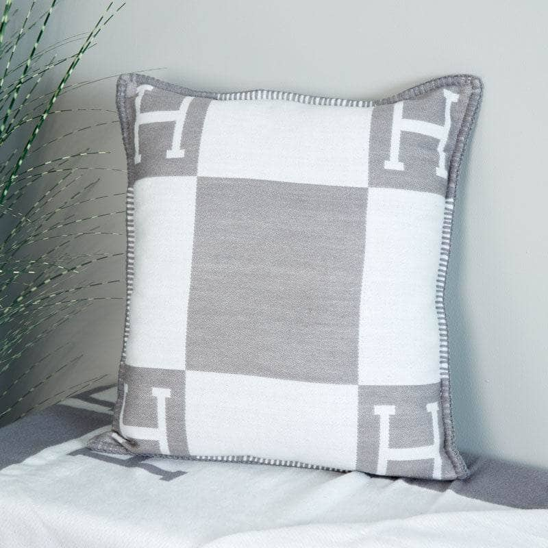  -  LETTER H CUSHION 45X45 GREY  -  60007733