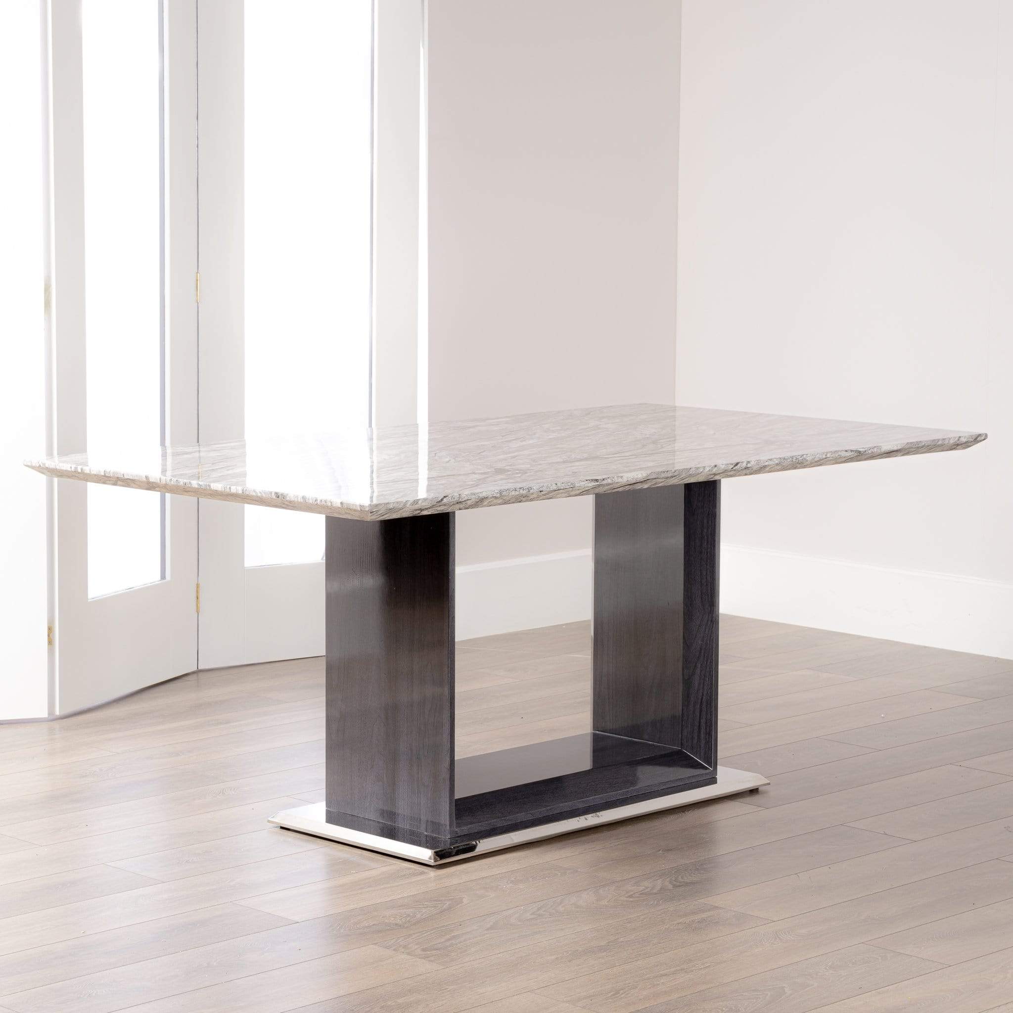 Helena round dining deals table