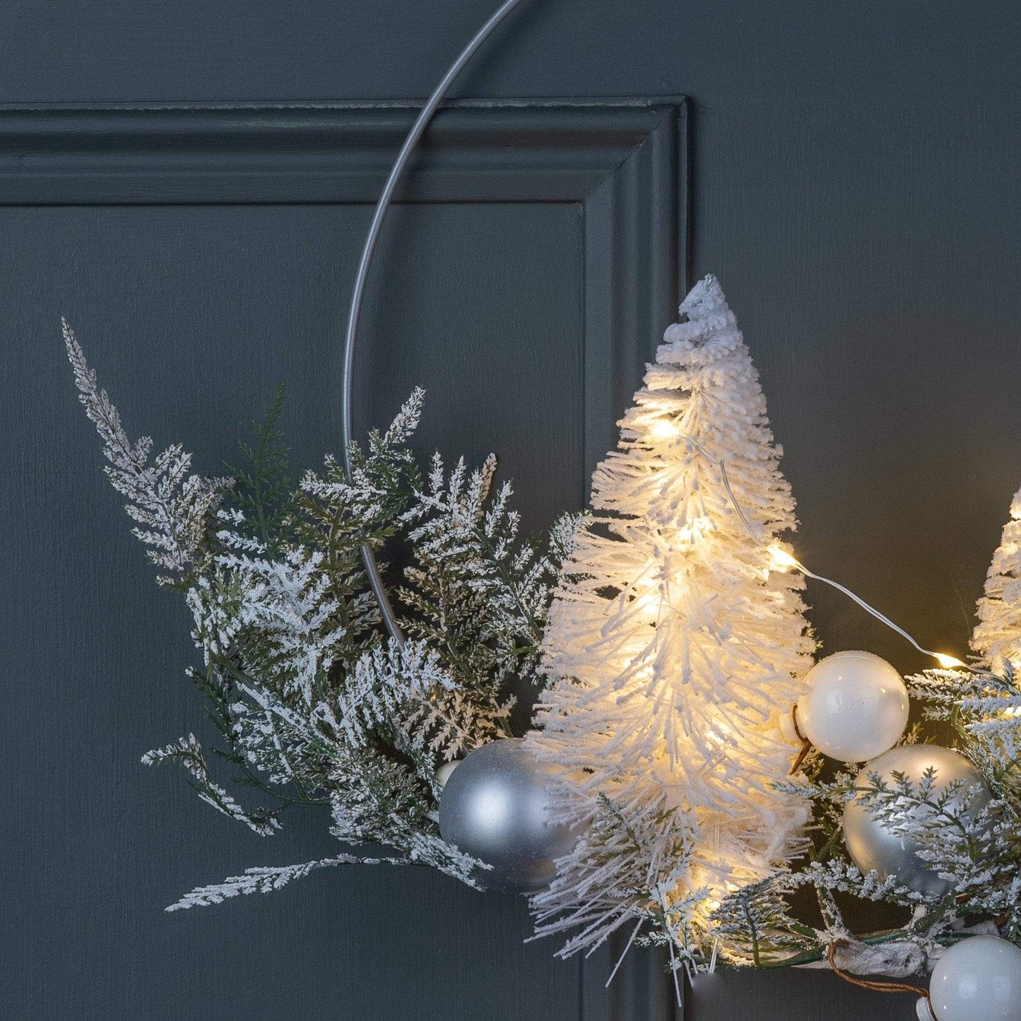 Christmas  -  Micro LED Snowy Wreath  -  60000539